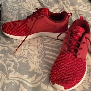 Nike Roshe Runs size 9 Women